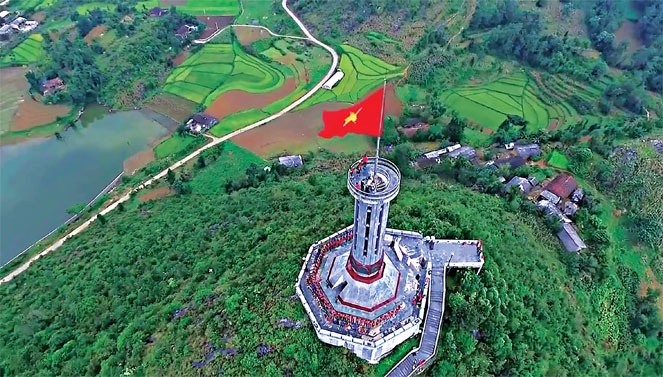 Cột cờ Lũng Cú Hà Giang- Điểm đến nơi địa đầu tổ quốc