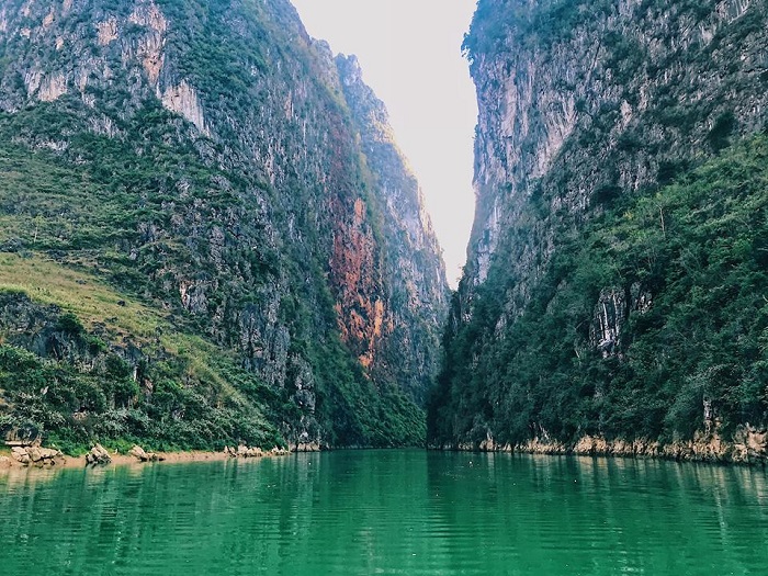 Chèo thuyền ở sông Nho Quế ngắm tuyệt tác thiên nhiên Hà Giang - Hẻm Tu Sản 