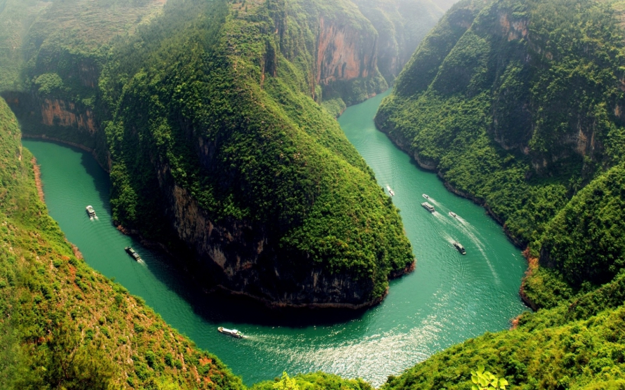Chèo thuyền ở sông Nho Quế ngắm tuyệt tác thiên nhiên Hà Giang