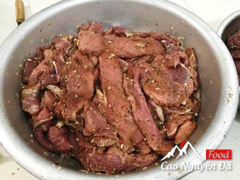 Thịt Lợn Gác Bếp Tây Bắc Được Làm Như Thế Nào?