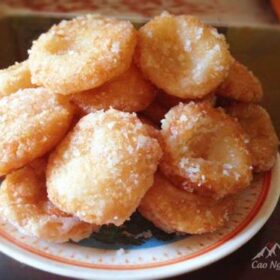 Cách làm bánh rán ngọt tẩm đường đơn giản tại nhà