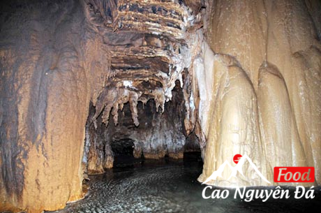 Hang Thủng xã Bạch Ngọc huyện Vị Xuyên là điểm đến hấp dẫn cho du khách ưa mạo hiểm