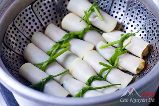 Cách làm măng cuốn thịt lợn hấp thơm ngon tại Hà Giang