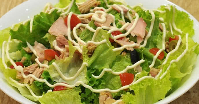 Cách làm Salad cá ngừ tươi ngon đơn giản tại nhà